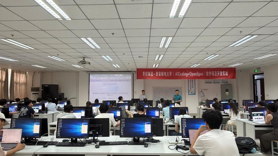 丰富实训实践载体资源,持续引入信创,人工智能领域一线产业资源,不断